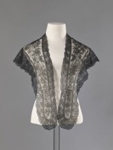Mantilla, floral ornaments; Chantilly lace; lace; clothing accessory; women's clothing; fashion;