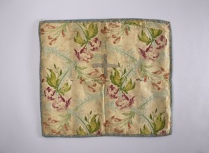 Velum;, church paraments; revindication provenance; flowers, leaves, plant ornaments; sacred art;
