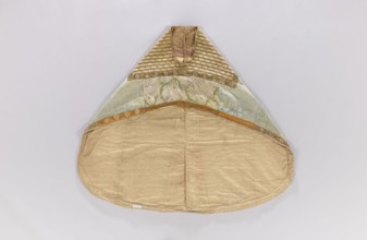 Church cope, unknown origin, decorated with flowers and leaves, plant ornaments; liturgical