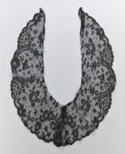 Collar, lace clothing accessory for women's fashion; lace collar with shell-and-lace motifs around