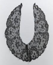 Collar, lace clothing accessory for women's fashion. Around the outer serrated edge are