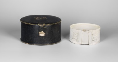 Women's collar, made of thin white linen, stiffened, decorated with openwork embroidery; edges on