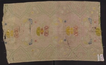 Fabric fragment, silk brocaded and broached damask, 1st quarter of the 18th century, France.