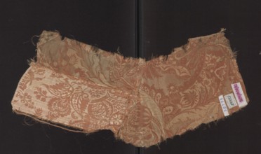 Fabric fragment, Patterned silk in a two-color damask type with a decoration of stylized leaves.