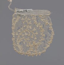 Lace fragment of a jabot, lace, 1st half of the 18th century, France; dimensions: length 10 cm,