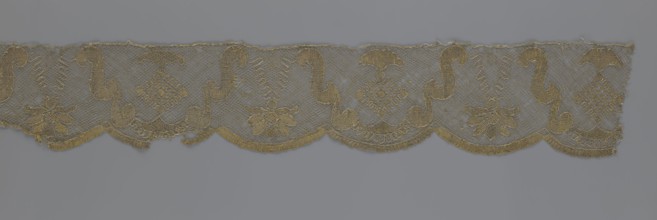 Lace fragment, lace strip finished with flat arched teeth on one side and straight on the other; in