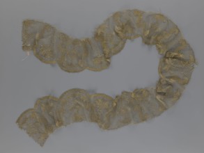 Lace fragment, lace strip finished with flat, arched teeth on one side and straight on the other.
