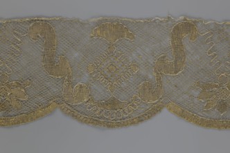 Lace fragment, lace. The lace strip is finished with flat, arched teeth on one side and straight on