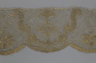 Lace fragment, lace strip finished with flat arched teeth on one side and straight on the other. In