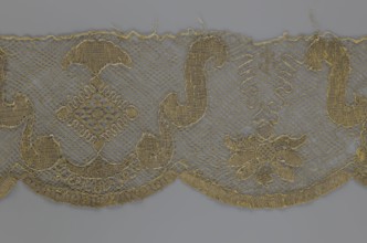 Lace fragment, lace strip finished with flat arched teeth on one side and straight on the other; in