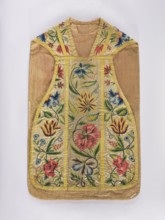 Chasuble, Chasuble made of woolen canvas embroidered with patterns of large, fantastic, diverse