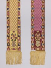 Half-belt. Double-sided silk half-belt. Each head features a single motif of a flower bouquet in a