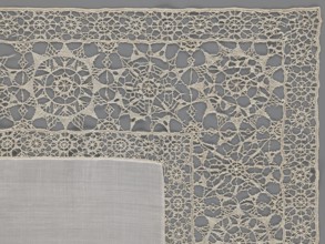 Doily, geometric ornaments; rosettes ornament; doilies; smooth center. Edge made of white linen