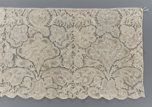 Lace fragment, Brussels, early 18th century. Pattern with motifs of a large leafy-palmette bouquet