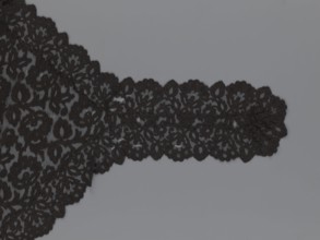 Cape, lace, in the form of a square with two wide, elongated lace ties. Continuous floral ornament