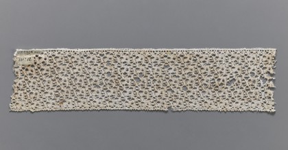 Lace fragment, bobbin lace, one edge finished with picots. 17th century, Flanders. Width 6.5 cm,