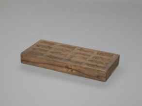 Double-sided gingerbread mould. Obverse: 16 images of various figures; reverse: 12 depictions.