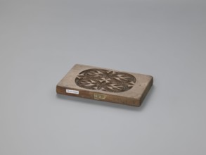 Double-sided gingerbread mould with a plant and floral ornament on both sides;, Gingerbread mould,