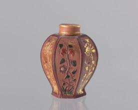 Six-sided tea bowl with lid, Koenigliche Porzellain Fabrique, Meissen 1710–1763; maker: Boettger,