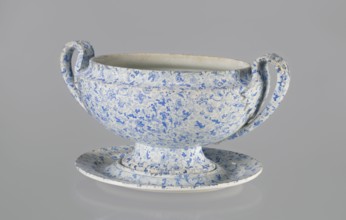 Vase on base, Cmielów faience and porcelain factory; 1804-, prints, wallpaper patterns, unknown