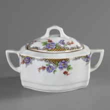 Sugar bowl with lid, Lwów model, Cmielów faience and porcelain factory est. 1804. Floral