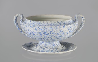 Vase, Cmielów faience and porcelain factory; 1804-, wallpaper patterns, orchids, plant decoration,