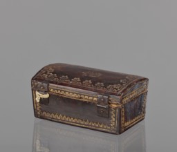 Case for a stamp, bookbinding, embossing; leather case in the form of a chest slightly widened at