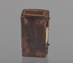 Case for a stamp, bookbinding, embossing; leather case in the form of a chest slightly widened at