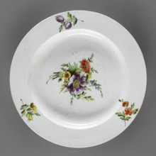 Round platter, Korzec Porcelain and Faience Manufactory 1790–1832. Shallow plate with a wide, flat