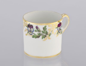 Cup with pansies, Korzec Porcelain and Faience Manufactory, 1805–1821. Cylindrical cup litron with