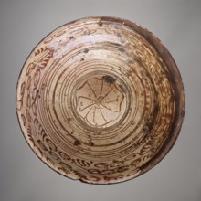 Platter, Manises ceramic center; ca. 1400–, maker role/classification, mirrors decoration;