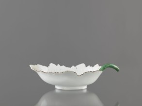 Leaf-shaped bowl, Wierbilki/near Moscow porcelain factory 1766–, attributed to Gardner, Francis