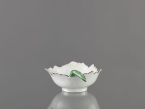 Leaf-shaped bowl, Wierbilki/near Moscow porcelain factory; 1766–, Gardner, Francis porcelain