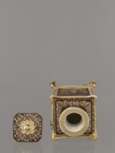 Bottle with lid. Porcelain, Gardner manufactory Francis Gardner; established 1766–1917. Cubic