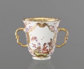 2-handled cup, Koenigliche Porzellain Fabrique, Meissen ca. 1720–1735, Hoeroldtmalerei.