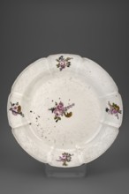 Platter with a Gotzkowski relief, Koenigliche Porzellain Fabrique, Meissen 1710–1763, Gotzkowski