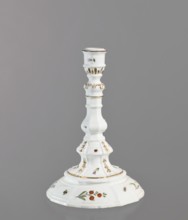 Candlestick, Meissen ca. 1740–1745. One-candle candlestick with profiled baluster shaft and