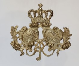 Lock plate, ca. 1750. Brass furniture fitting, height 9 cm, width 9.8 cm, thickness 1 cm.