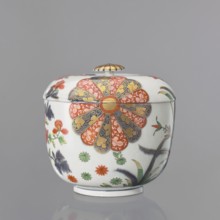 Vase with Imari decoration, Kaiserliche Porzellanmanufaktur in Wien 1744–1864. Hemispherical vase