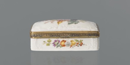 Snuffbox tin, Koenigliche Porzellan Manufaktur KPM; Berlin; 1763–1918. Snuffbox in the form of a