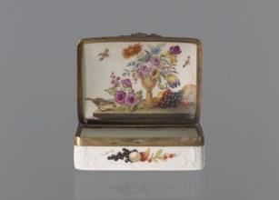 Snuffbox tin, Koenigliche Porzellan Manufaktur KPM; Berlin; 1763-1918. Snuffbox in the form of a