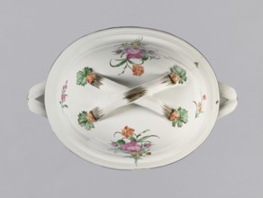 Vase with lid, Prószków Slaski faience factory; 1763–1853. Egg-shaped soup tureen with a lid in the