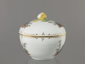 Punch vase with lid, Königliche Porzellan-Manufaktur KPM, Berlin; 1763–1918 maker marking;