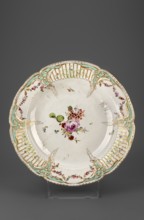 Platter with Reliefzierat decoration and flowers, Königliche Porzellan-Manufaktur KPM, Berlin;