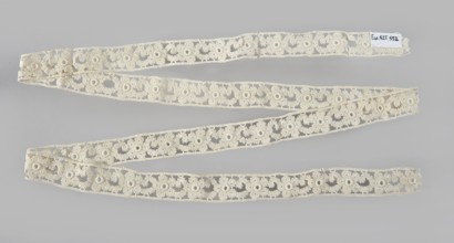 Lace insert, lace, ca. 1920, Poland; clothing; length 133 cm, width 2 cm, A long decorative strip