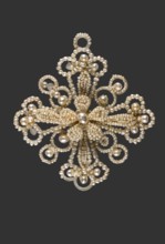 Pendant in the shape of a four-leaf rosette; pearls glued to an openwork mother-of-pearl body. Each