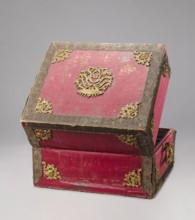 Casket case, The case is a rectangular wooden box covered with red velvet, with gold thread
