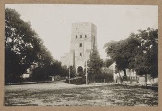 Lutsk. Castle – view towards the Lubart Tower, unknown creator/photographer; architecture; Polish