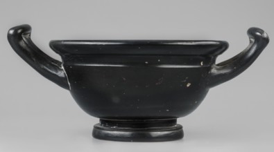 Black-finned skyphos, Czara-skyphos of the thick-walled variety with two handles, with a deep bowl