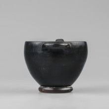 Black-finished skyphos, Greek ceramics, Type B. Thin-walled skyphos with a deep bowl and annular